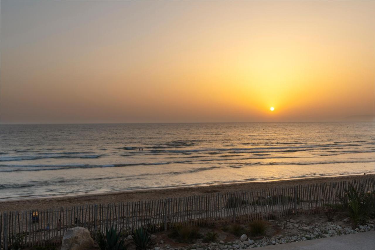 Pickalbatros White Beach Taghazout (Adults Only) Exteriér fotografie Sunset at the beach